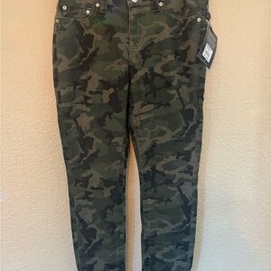 True Religion Women’s Halle Mid Rise Skinny Jeans Camouflage size 31 NWT